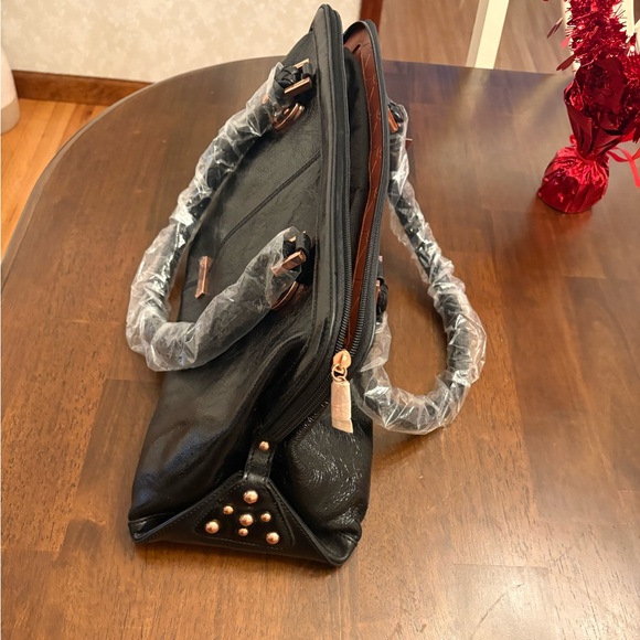 Elegant Black Handbag - Picture 10 of 16